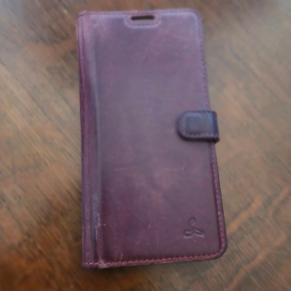 SNAKEHIVE Burgundy Leather Galaxy s10 Phone Case - Card Holders Magnetic Close